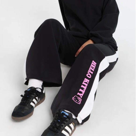 Hello Kitty Pants - Hello Kitty wide leg Black Sweatpants